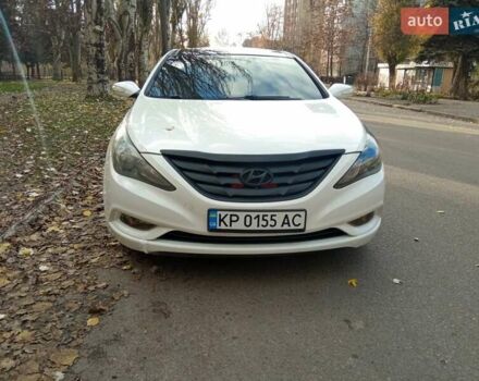 Белый Хендай Соната, объемом двигателя 2.4 л и пробегом 218 тыс. км за 6800 $, фото 1 на Automoto.ua