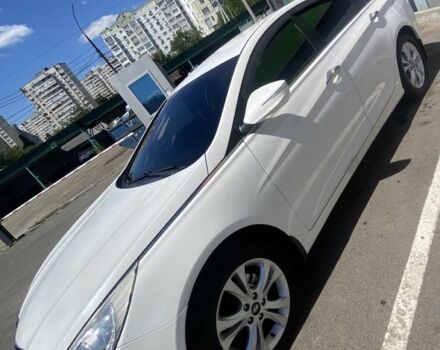 Білий Хендай Соната, об'ємом двигуна 2 л та пробігом 211 тис. км за 10800 $, фото 1 на Automoto.ua