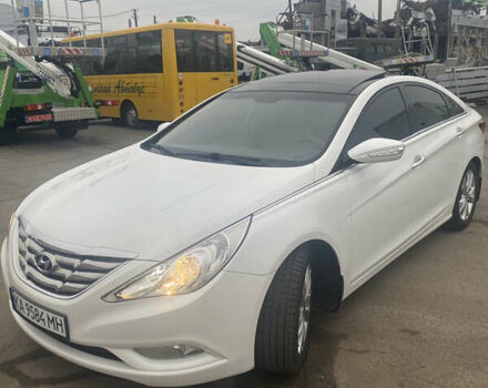 Белый Хендай Соната, объемом двигателя 2.36 л и пробегом 169 тыс. км за 8500 $, фото 1 на Automoto.ua
