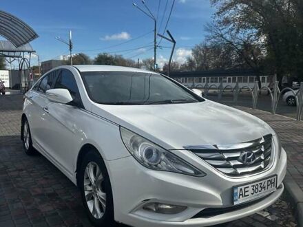 Білий Хендай Соната, об'ємом двигуна 2.36 л та пробігом 197 тис. км за 8000 $, фото 1 на Automoto.ua