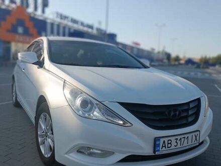 Белый Хендай Соната, объемом двигателя 2 л и пробегом 190 тыс. км за 7900 $, фото 1 на Automoto.ua