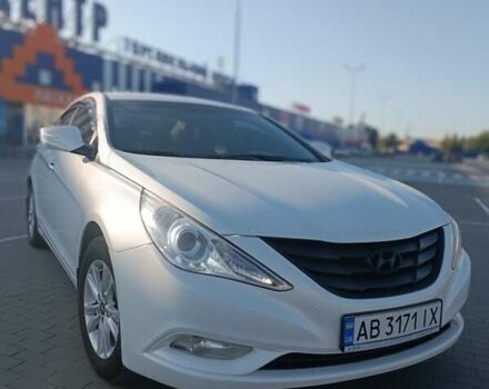 Белый Хендай Соната, объемом двигателя 2 л и пробегом 190 тыс. км за 7900 $, фото 1 на Automoto.ua