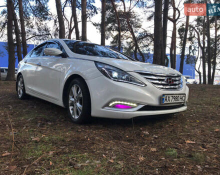 Белый Хендай Соната, объемом двигателя 2.36 л и пробегом 288 тыс. км за 7200 $, фото 1 на Automoto.ua