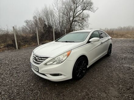 Білий Хендай Соната, об'ємом двигуна 2.4 л та пробігом 250 тис. км за 7000 $, фото 1 на Automoto.ua