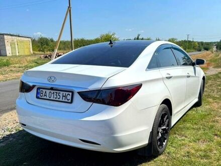Білий Хендай Соната, об'ємом двигуна 2 л та пробігом 192 тис. км за 8200 $, фото 1 на Automoto.ua