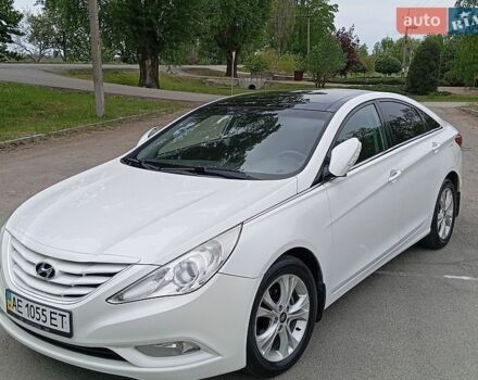 Белый Хендай Соната, объемом двигателя 2 л и пробегом 216 тыс. км за 9200 $, фото 1 на Automoto.ua