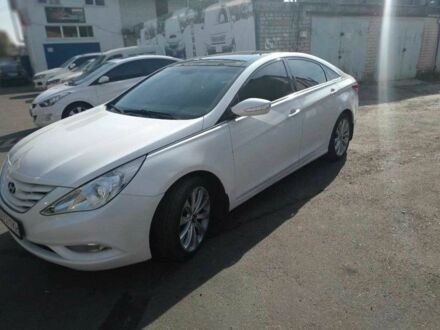 Білий Хендай Соната, об'ємом двигуна 2 л та пробігом 126 тис. км за 6500 $, фото 1 на Automoto.ua