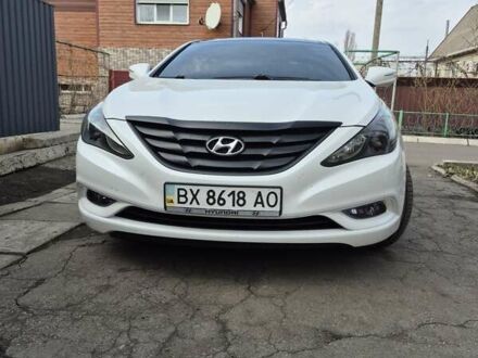Белый Хендай Соната, объемом двигателя 2.36 л и пробегом 211 тыс. км за 10500 $, фото 1 на Automoto.ua