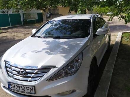 Белый Хендай Соната, объемом двигателя 2 л и пробегом 301 тыс. км за 8200 $, фото 1 на Automoto.ua