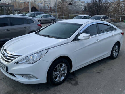 Белый Хендай Соната, объемом двигателя 2 л и пробегом 199 тыс. км за 9000 $, фото 1 на Automoto.ua