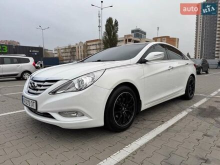 Хендай Соната 2012 у Києві на Automoto.ua Білий Хендай Соната, об'ємом двигуна 2.36 л та пробігом 97 тис. км за 13200 $, фото 1 на Automoto.ua