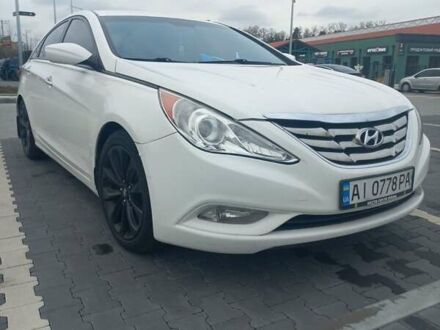 Белый Хендай Соната, объемом двигателя 2.36 л и пробегом 171 тыс. км за 8300 $, фото 1 на Automoto.ua