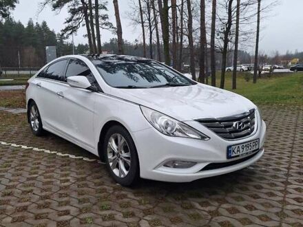 Белый Хендай Соната, объемом двигателя 2.4 л и пробегом 171 тыс. км за 10900 $, фото 1 на Automoto.ua