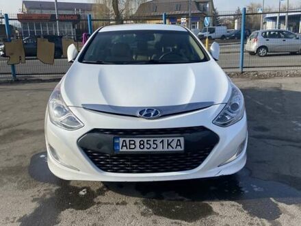 Хендай Соната 2012 в Виннице на Automoto.ua Белый Хендай Соната, объемом двигателя 2.4 л и пробегом 215 тыс. км за 10199 $, фото 1 на Automoto.ua