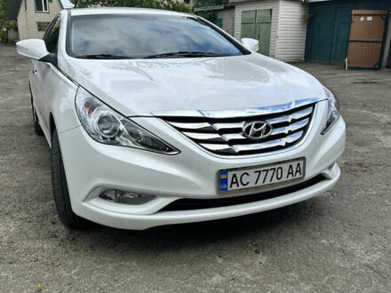 Білий Хендай Соната, об'ємом двигуна 2 л та пробігом 81 тис. км за 10000 $, фото 1 на Automoto.ua