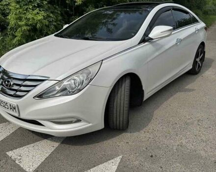 Білий Хендай Соната, об'ємом двигуна 2.36 л та пробігом 129 тис. км за 11000 $, фото 1 на Automoto.ua