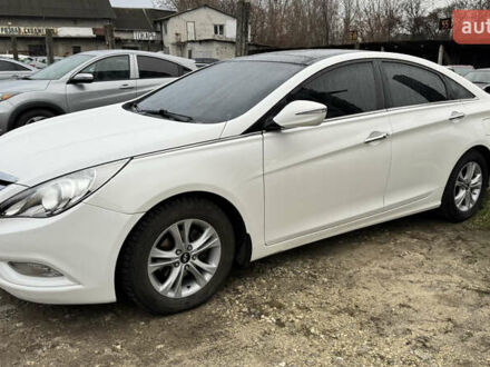 Білий Хендай Соната, об'ємом двигуна 2.36 л та пробігом 98 тис. км за 12200 $, фото 1 на Automoto.ua