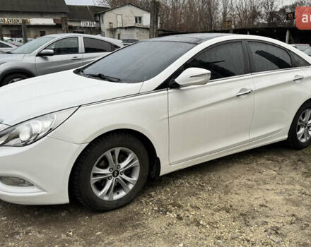 Белый Хендай Соната, объемом двигателя 2.36 л и пробегом 98 тыс. км за 12200 $, фото 1 на Automoto.ua