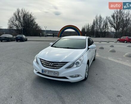 Белый Хендай Соната, объемом двигателя 2.36 л и пробегом 144 тыс. км за 9000 $, фото 1 на Automoto.ua