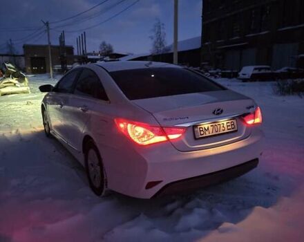 Белый Хендай Соната, объемом двигателя 2.37 л и пробегом 302 тыс. км за 9800 $, фото 1 на Automoto.ua