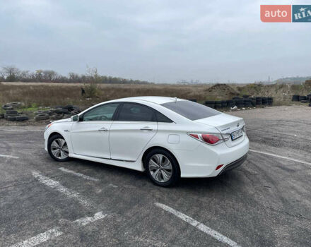 Білий Хендай Соната, об'ємом двигуна 2.4 л та пробігом 150 тис. км за 9900 $, фото 1 на Automoto.ua