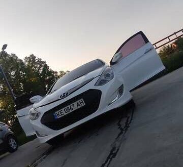 Белый Хендай Соната, объемом двигателя 2 л и пробегом 140 тыс. км за 13000 $, фото 1 на Automoto.ua