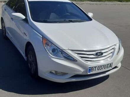 Хендай Соната 2013 в Херсоне на Automoto.ua Белый Хендай Соната, объемом двигателя 2.4 л и пробегом 160 тыс. км за 9500 $, фото 1 на Automoto.ua