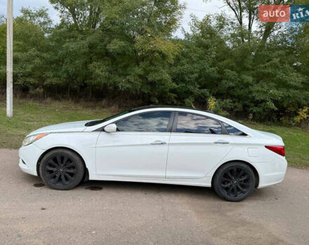 Белый Хендай Соната, объемом двигателя 2.4 л и пробегом 221 тыс. км за 7400 $, фото 1 на Automoto.ua