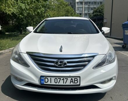 Белый Хендай Соната, объемом двигателя 2 л и пробегом 390 тыс. км за 8000 $, фото 1 на Automoto.ua