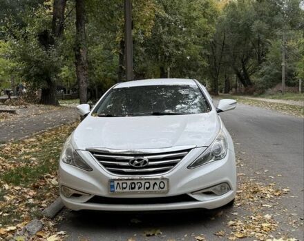 Белый Хендай Соната, объемом двигателя 2 л и пробегом 161 тыс. км за 7500 $, фото 1 на Automoto.ua