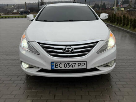 Белый Хендай Соната, объемом двигателя 2 л и пробегом 506 тыс. км за 7800 $, фото 1 на Automoto.ua