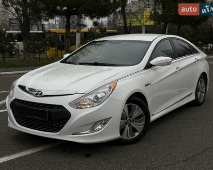 Белый Хендай Соната, объемом двигателя 2.36 л и пробегом 150 тыс. км за 10300 $, фото 1 на Automoto.ua