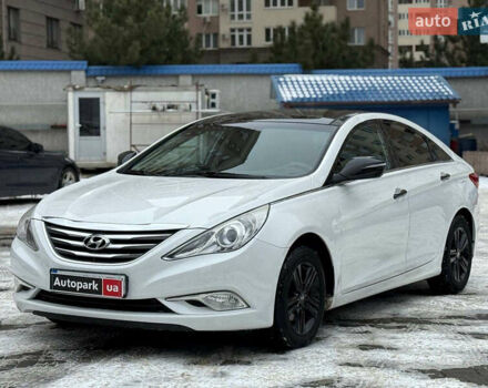 Белый Хендай Соната, объемом двигателя 2 л и пробегом 313 тыс. км за 8490 $, фото 1 на Automoto.ua