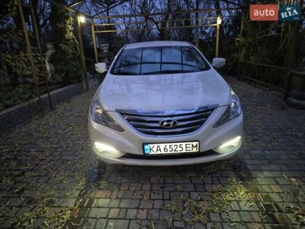 Белый Хендай Соната, объемом двигателя 2 л и пробегом 301 тыс. км за 9000 $, фото 1 на Automoto.ua