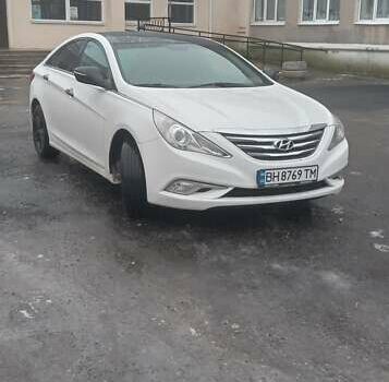 Белый Хендай Соната, объемом двигателя 2 л и пробегом 313 тыс. км за 9000 $, фото 1 на Automoto.ua
