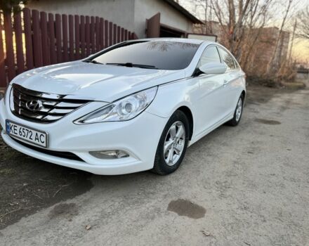 Белый Хендай Соната, объемом двигателя 2.4 л и пробегом 180 тыс. км за 7500 $, фото 1 на Automoto.ua
