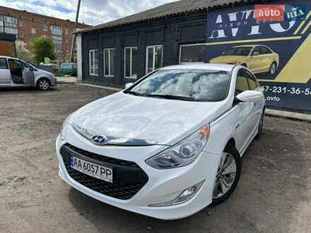 Хендай Соната 2013 в Нежине на Automoto.ua Белый Хендай Соната, объемом двигателя 2.36 л и пробегом 181 тыс. км за 10500 $, фото 1 на Automoto.ua