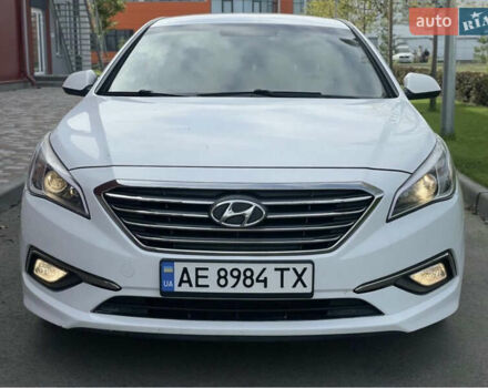 Білий Хендай Соната, об'ємом двигуна 2 л та пробігом 183 тис. км за 8400 $, фото 1 на Automoto.ua