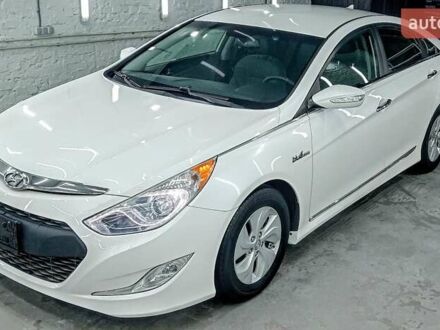 Белый Хендай Соната, объемом двигателя 2.4 л и пробегом 121 тыс. км за 10977 $, фото 1 на Automoto.ua