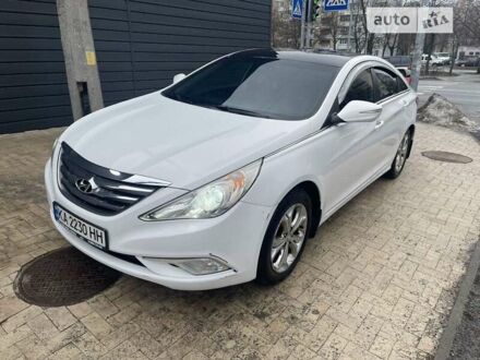 Белый Хендай Соната, объемом двигателя 2 л и пробегом 220 тыс. км за 8500 $, фото 1 на Automoto.ua