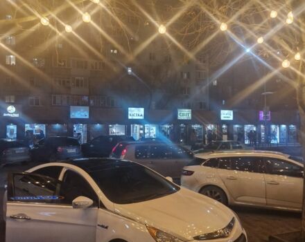 Белый Хендай Соната, объемом двигателя 2 л и пробегом 120 тыс. км за 11600 $, фото 1 на Automoto.ua