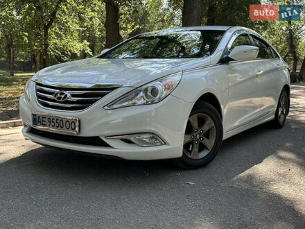 Белый Хендай Соната, объемом двигателя 2 л и пробегом 183 тыс. км за 8500 $, фото 1 на Automoto.ua