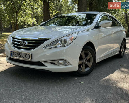 Белый Хендай Соната, объемом двигателя 2 л и пробегом 183 тыс. км за 8500 $, фото 1 на Automoto.ua