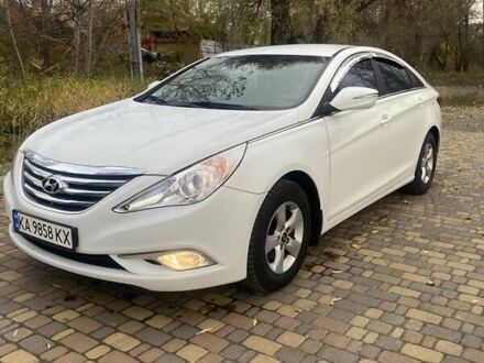 Белый Хендай Соната, объемом двигателя 2 л и пробегом 570 тыс. км за 6200 $, фото 1 на Automoto.ua