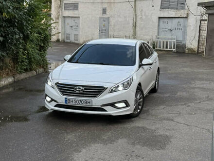 Белый Хендай Соната, объемом двигателя 2 л и пробегом 262 тыс. км за 12700 $, фото 1 на Automoto.ua