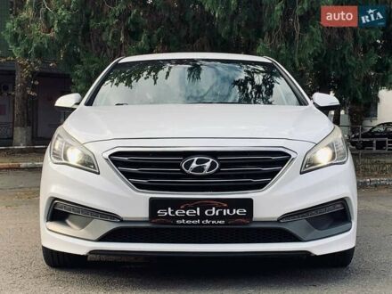 Белый Хендай Соната, объемом двигателя 2 л и пробегом 135 тыс. км за 11799 $, фото 1 на Automoto.ua