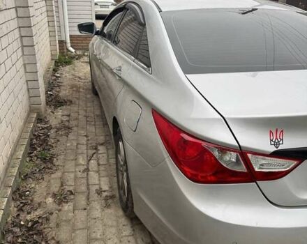 Білий Хендай Соната, об'ємом двигуна 2 л та пробігом 260 тис. км за 5000 $, фото 1 на Automoto.ua