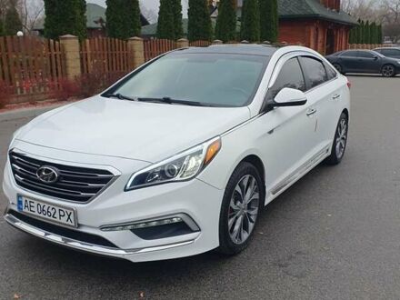 Белый Хендай Соната, объемом двигателя 2.36 л и пробегом 235 тыс. км за 11000 $, фото 1 на Automoto.ua