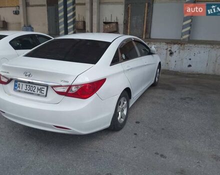 Белый Хендай Соната, объемом двигателя 2 л и пробегом 378 тыс. км за 7700 $, фото 1 на Automoto.ua