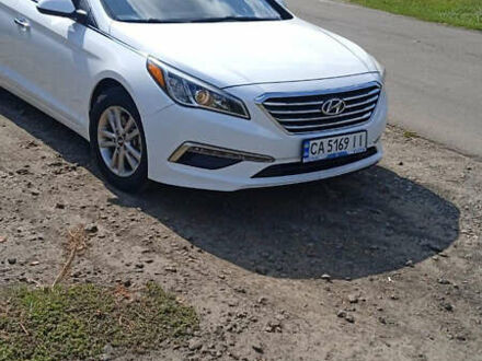 Білий Хендай Соната, об'ємом двигуна 2.36 л та пробігом 160 тис. км за 10500 $, фото 1 на Automoto.ua